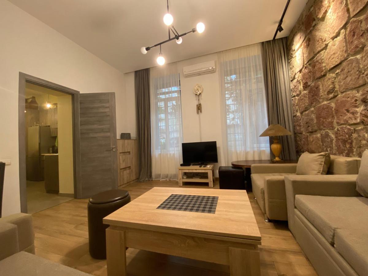 Nice Loft On Uznadze Street Tiflis Dış mekan fotoğraf